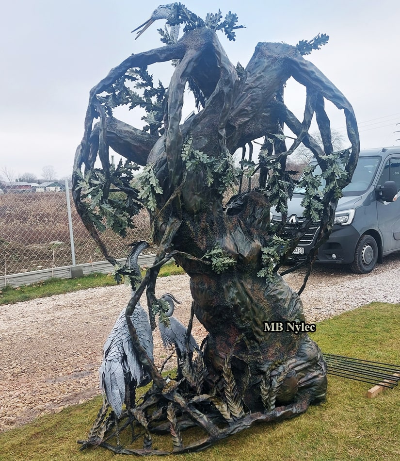 Exklusiv lampa som metallskulptur – bild 3