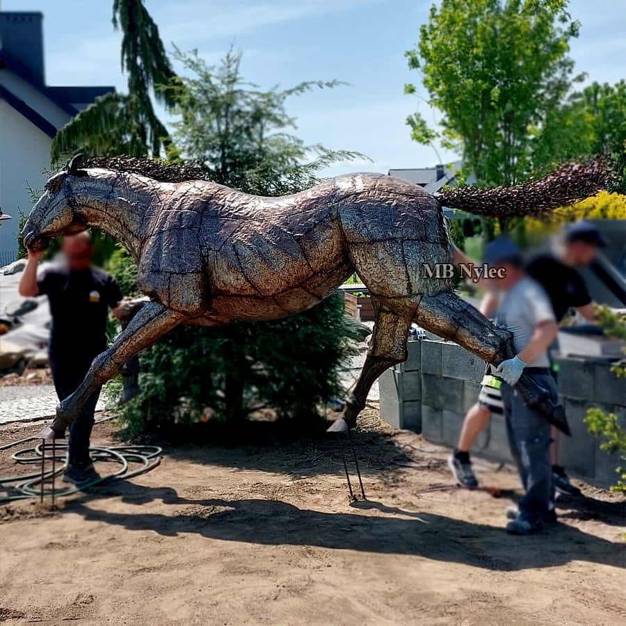 Häst i galopp – metallskulptur (Z 123)