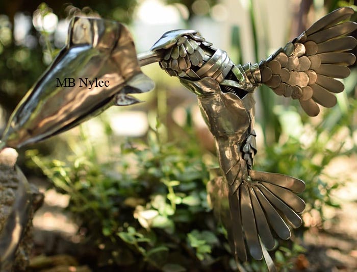Kolibri och blomma – skulptur i rostfritt stål (Z Inox 17)