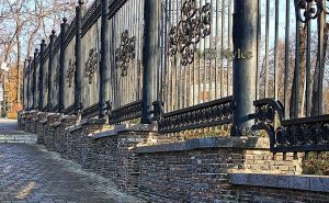 Massivt högt staket för slott och herrgård BP 205