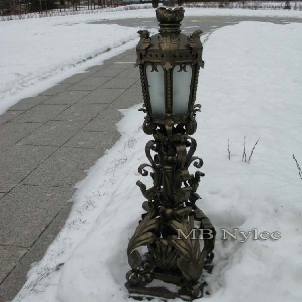 Rikt dekorerad smidd lampa OGD 75