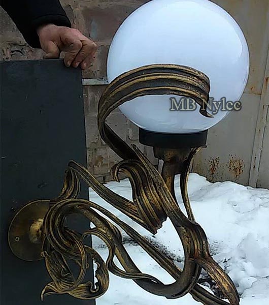Smidd vägglampa för trädgården (OGD 82)