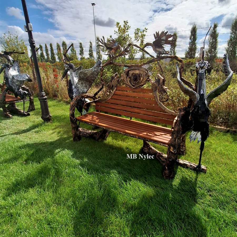 Trädgårdsbänk som stålskulptur (MK 82 b)