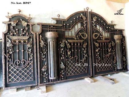 brama pełna z kolumnami bp67