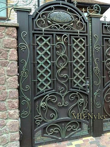 bogato zdobiona furtka kuta bp148f