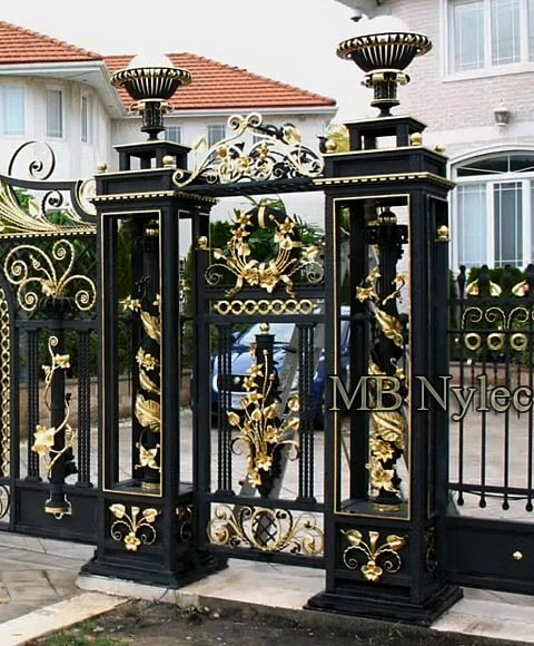 ekskluzywna pałacowa furtka z słupami bp46f