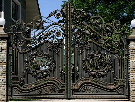 masywna brama kuta bp103