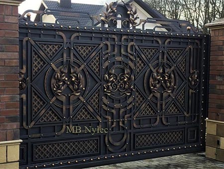 pełna kuta brama z kratownicą - kowalstwo