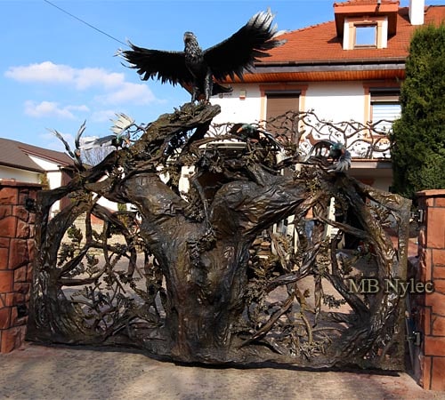 Brama myśliwska z dębem i orłem bm39