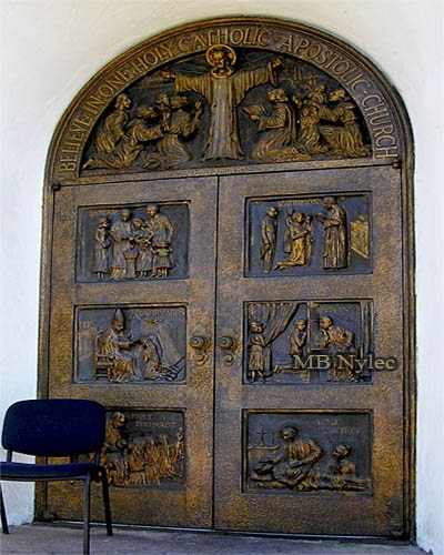 Drzwi kościelne wykute z brązu dz20