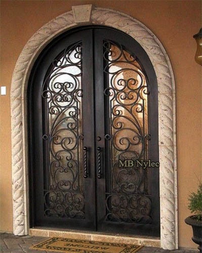 Kute stalowe drzwi wejściowe