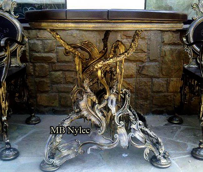 Ekskluzywny kuty stół rokoko mk38
