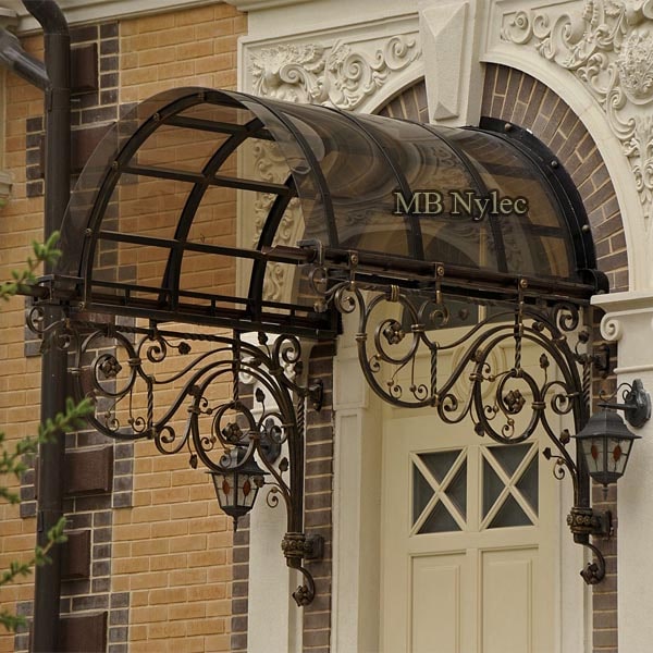 Elegancki daszek kuty