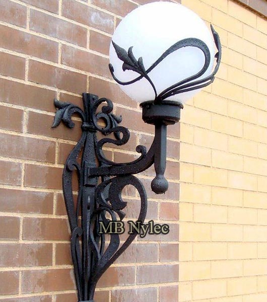 Klasyczny kinkiet kowalski