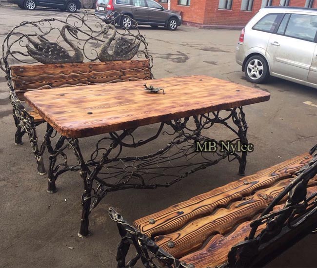 Komplet mebli kutych do domu góralskiego drewnianego