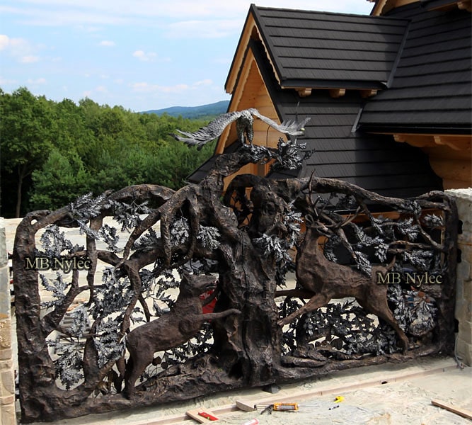 Potężna kuta brama myśliwska wilk jeleń dąb