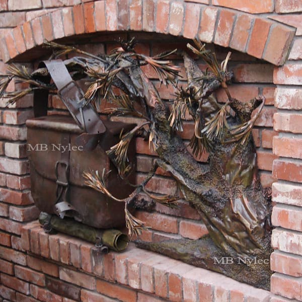 Skrzynka na listy z drzewem kutym bonsai