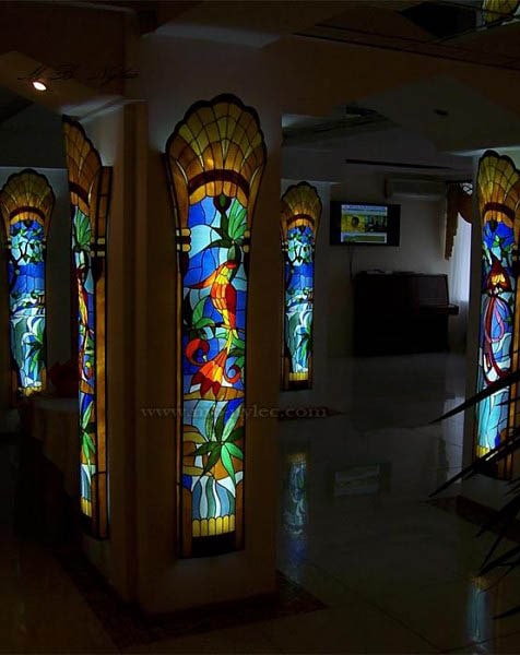 Witraże na kolumnach