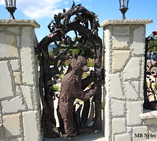 Furtka kuta z niedźwiedziem - metaloplastyka