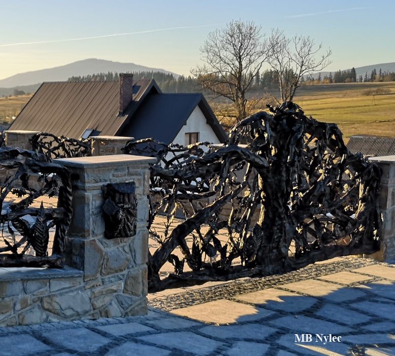 Brama drzewo z metalu