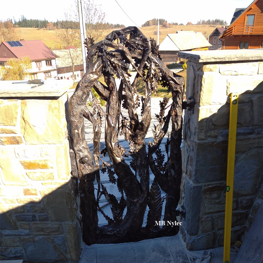 Furtka metalowa drzewo