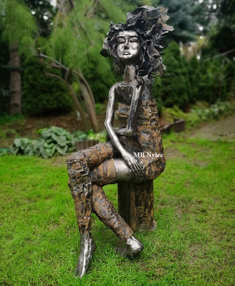 Rzeźba figura z metalu nowoczesna