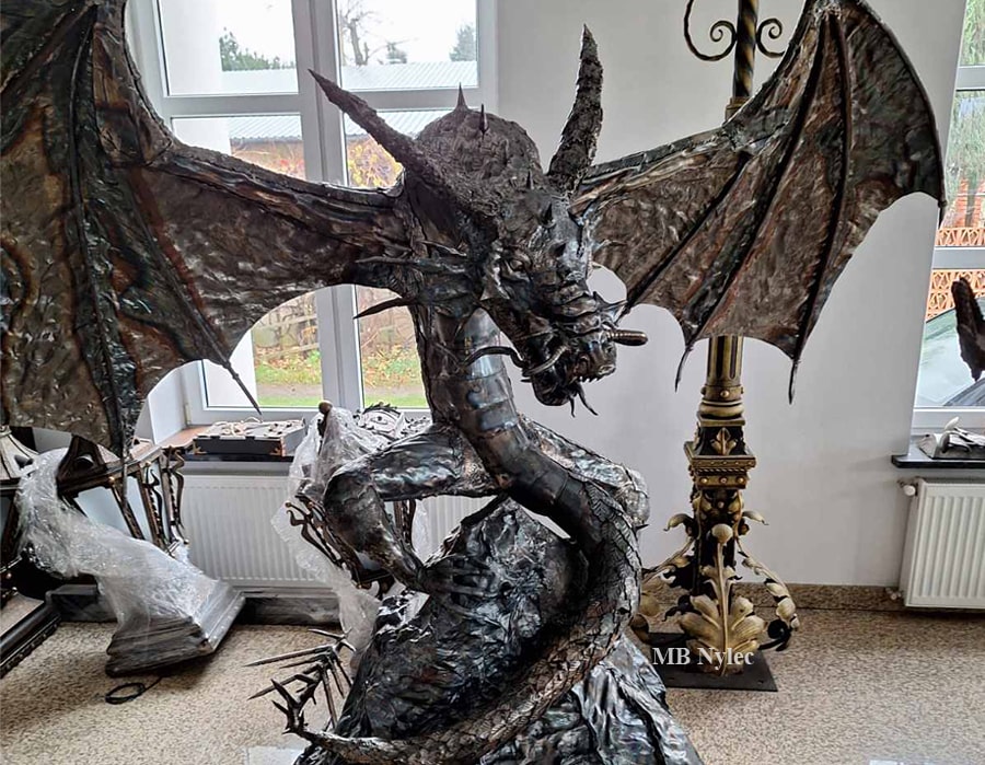 Smok - rzeźba z metalu