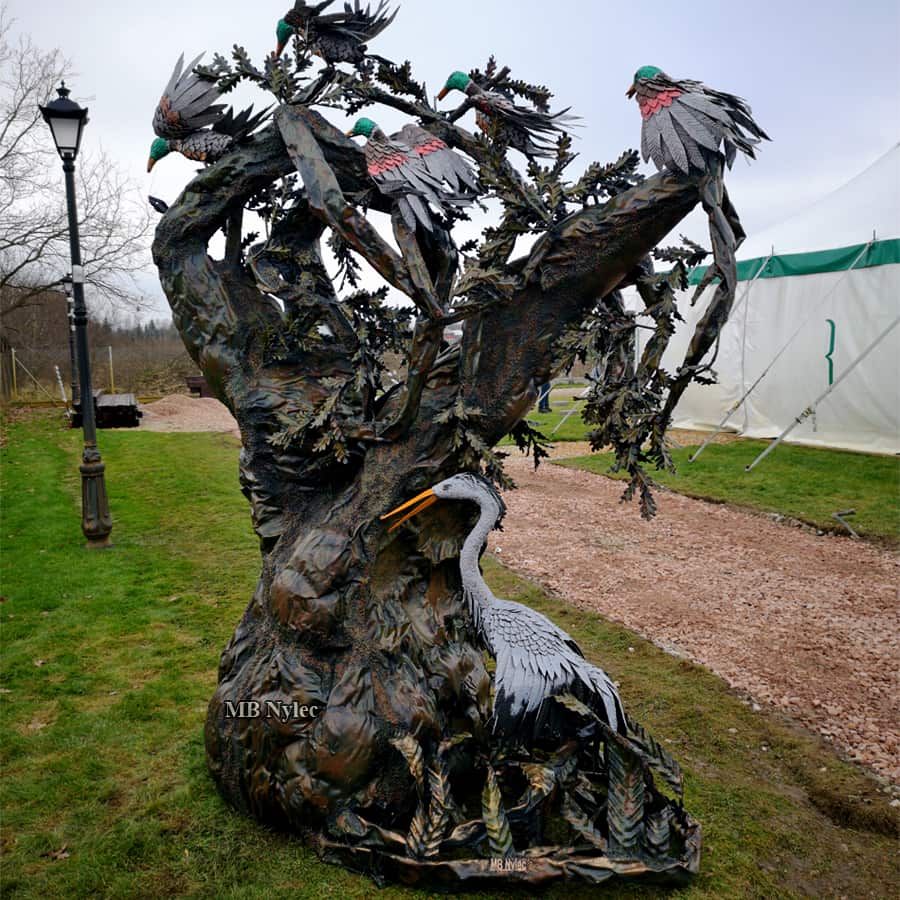 Drzewo z metalu - lampa kuta