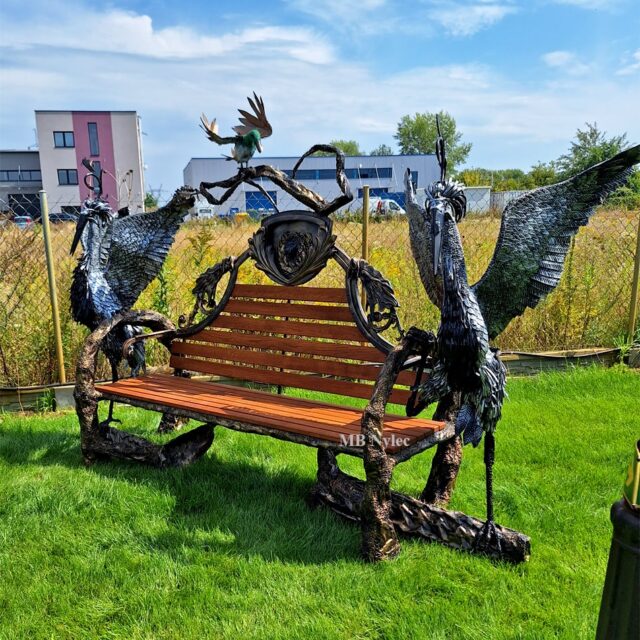 Ekopark bohema house ławka z czaplami