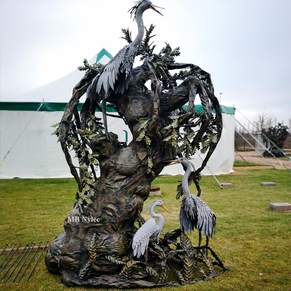 Ekskluzywna lampa - rzeźba z metalu