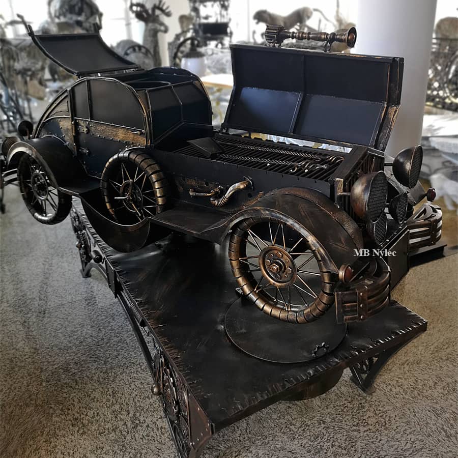 Grill w kształcie samochodu