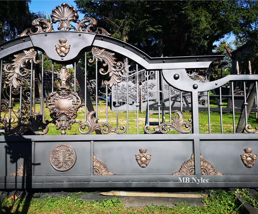 Metalowa brama przesuwna