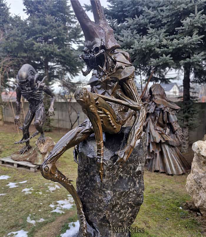 Robal demon rzeźba metalowa