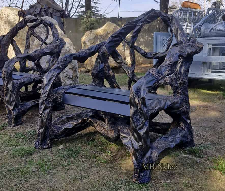 Designerski fotel ogrodowy kuty