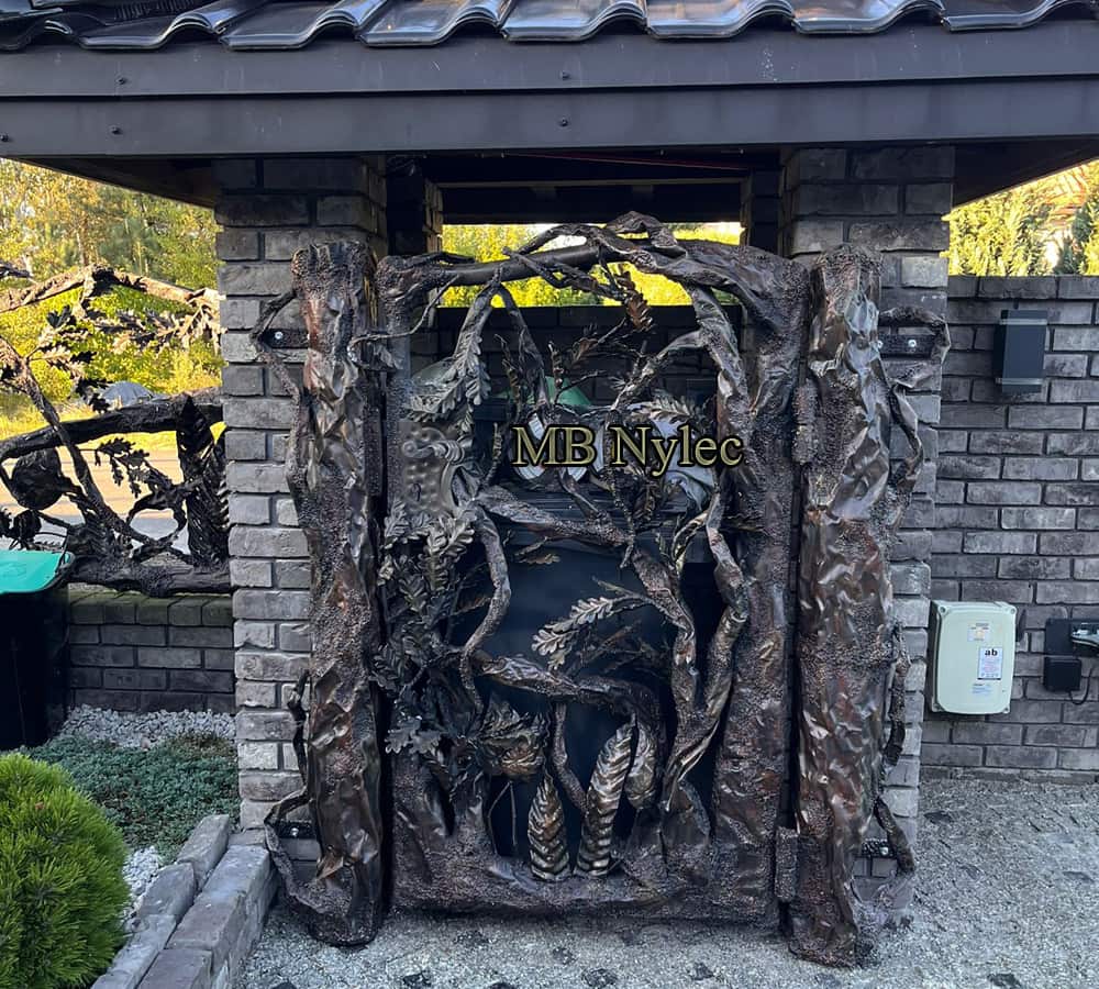 Desigerska metalowa furtka na śmieci