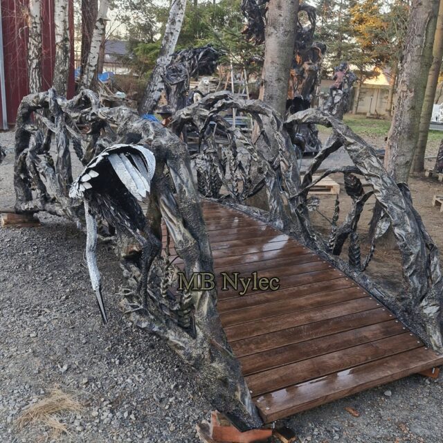 ekskluzywny mostek z metalu