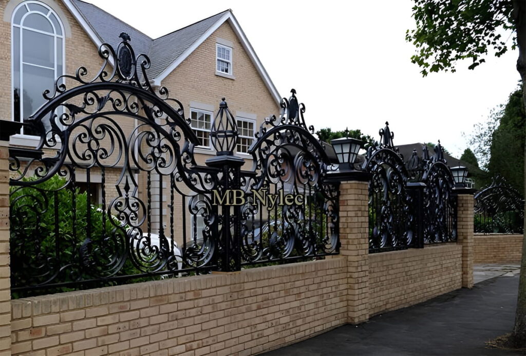 Ogrodzenie posesji kute