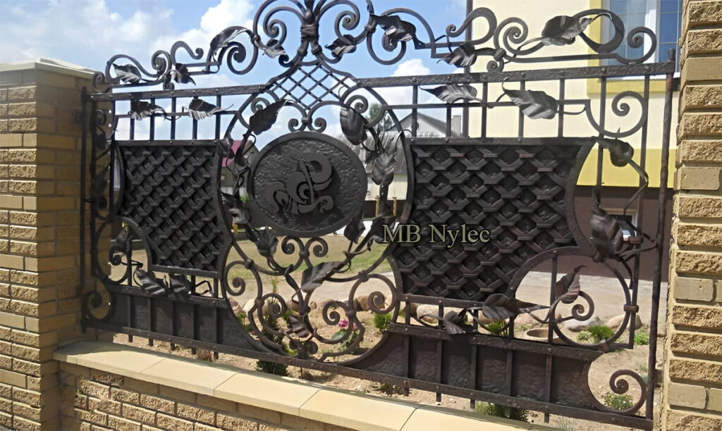 dekoracyjne ogrodzenie z kratownicami