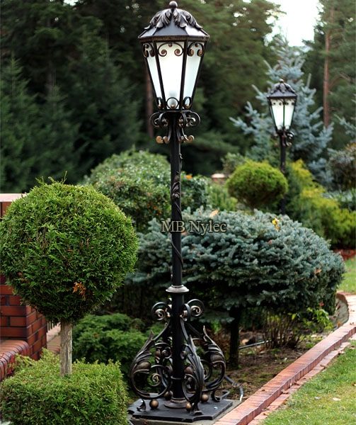 Elegancka lampa ogrodowa